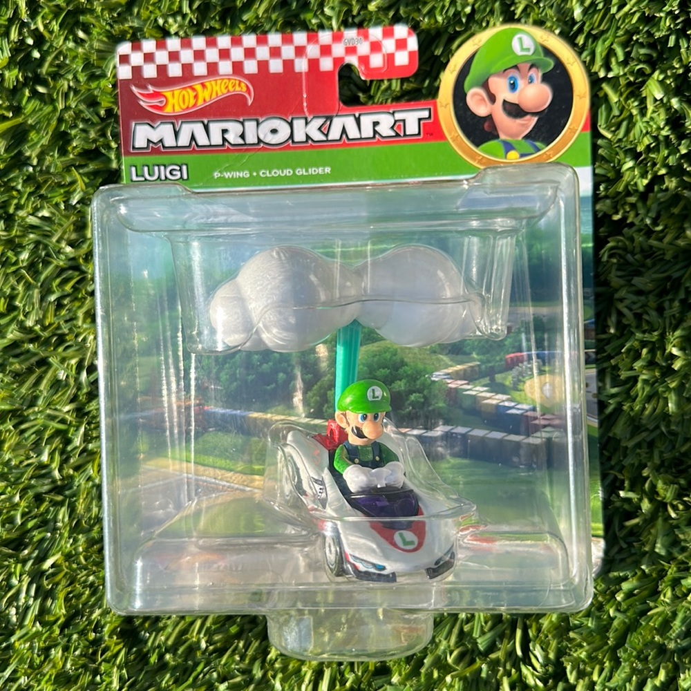 Hot Wheels MarioKart Luigi Figural Character Car